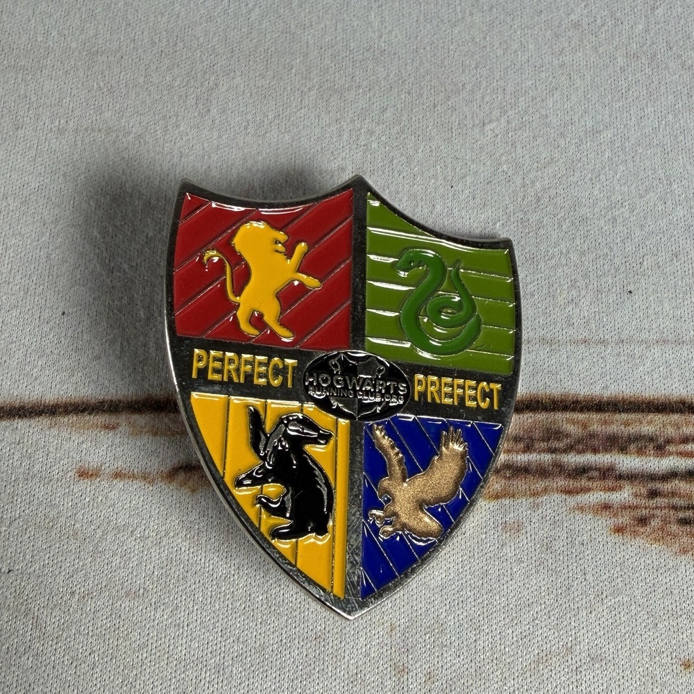 Harry Potter Hogwarts Running Club Perfect Prefect Pin HPRC Collector Used